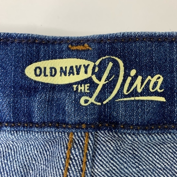 Old Navy Distressed Fray Hem Cut Off Jean Shorts - Picture 4 of 9